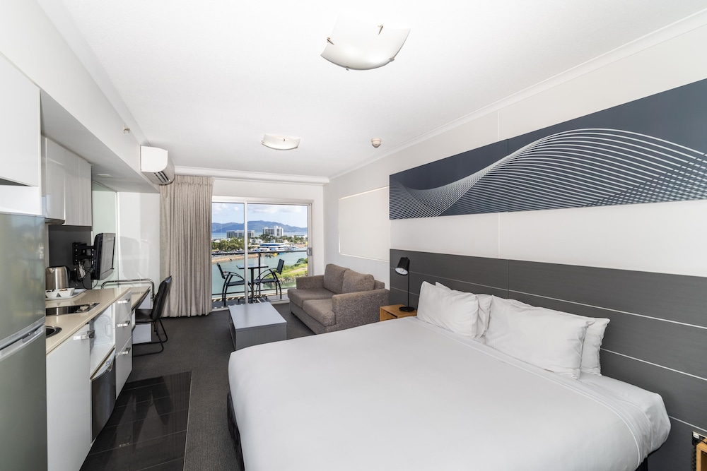 Oaks Townsville Metropole Hotel 18/69