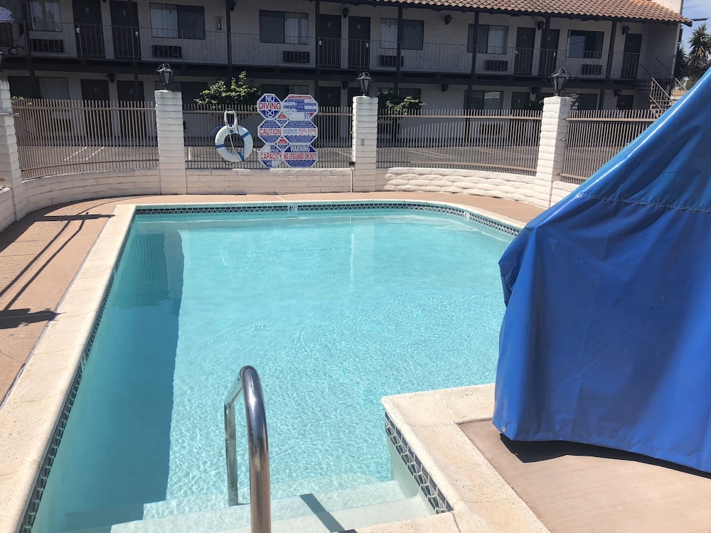 Cozy Inn Costa Mesa 9/21