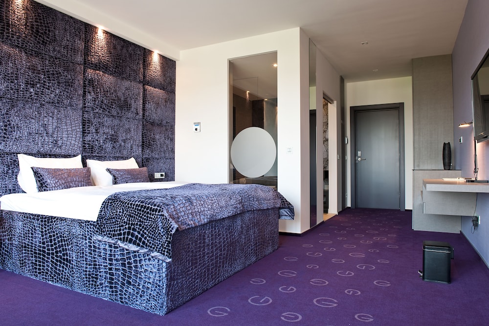 Superior, King Bed
