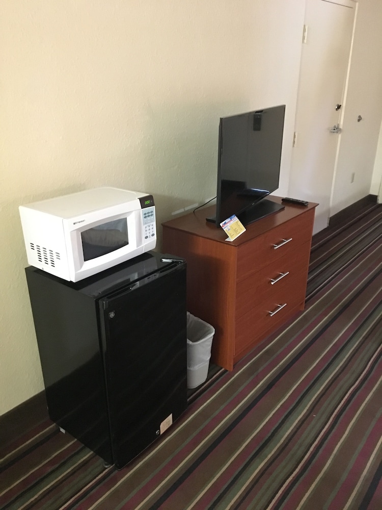 Days Inn By Wyndham Lake City I-10 32/35