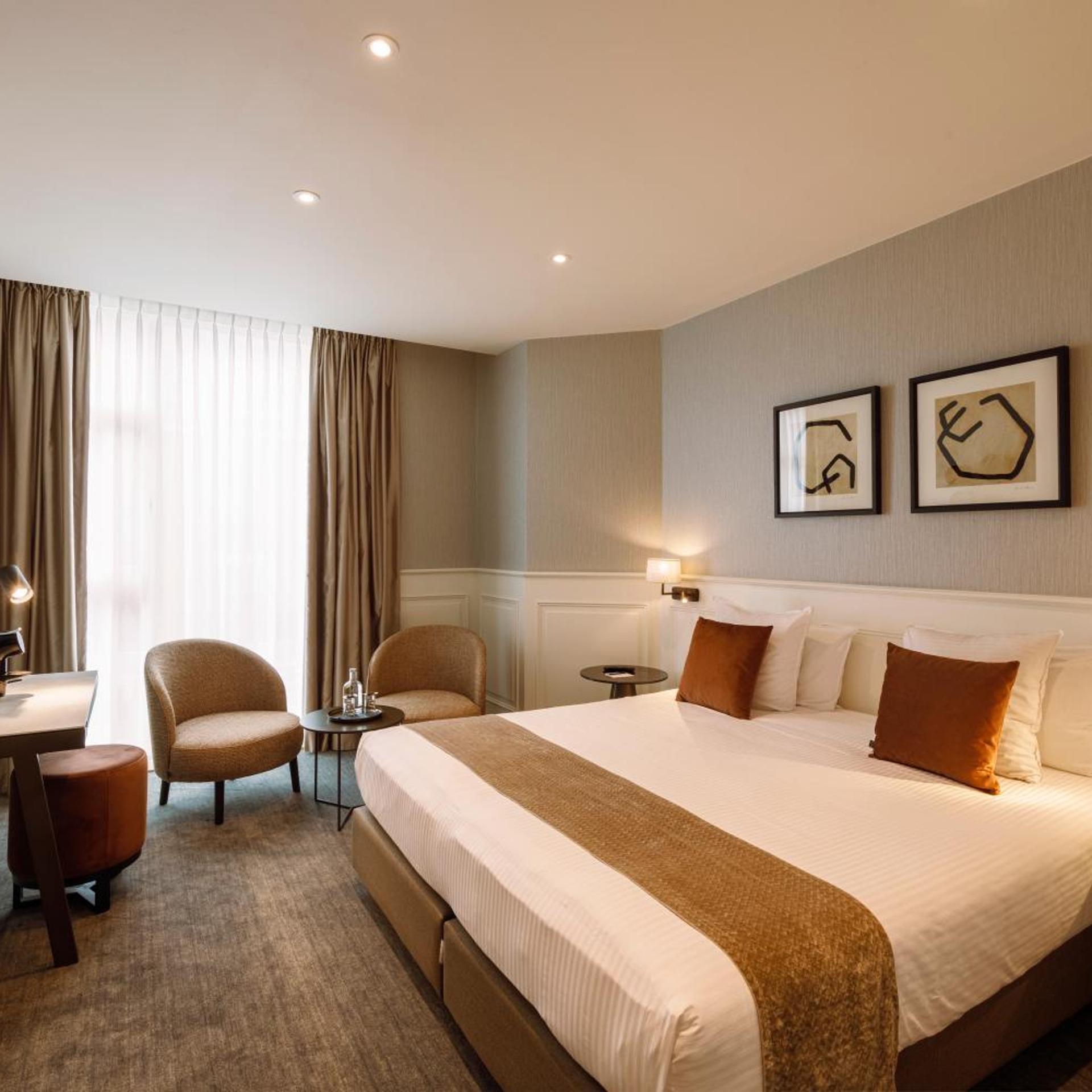 Room, Double or Twin Bed