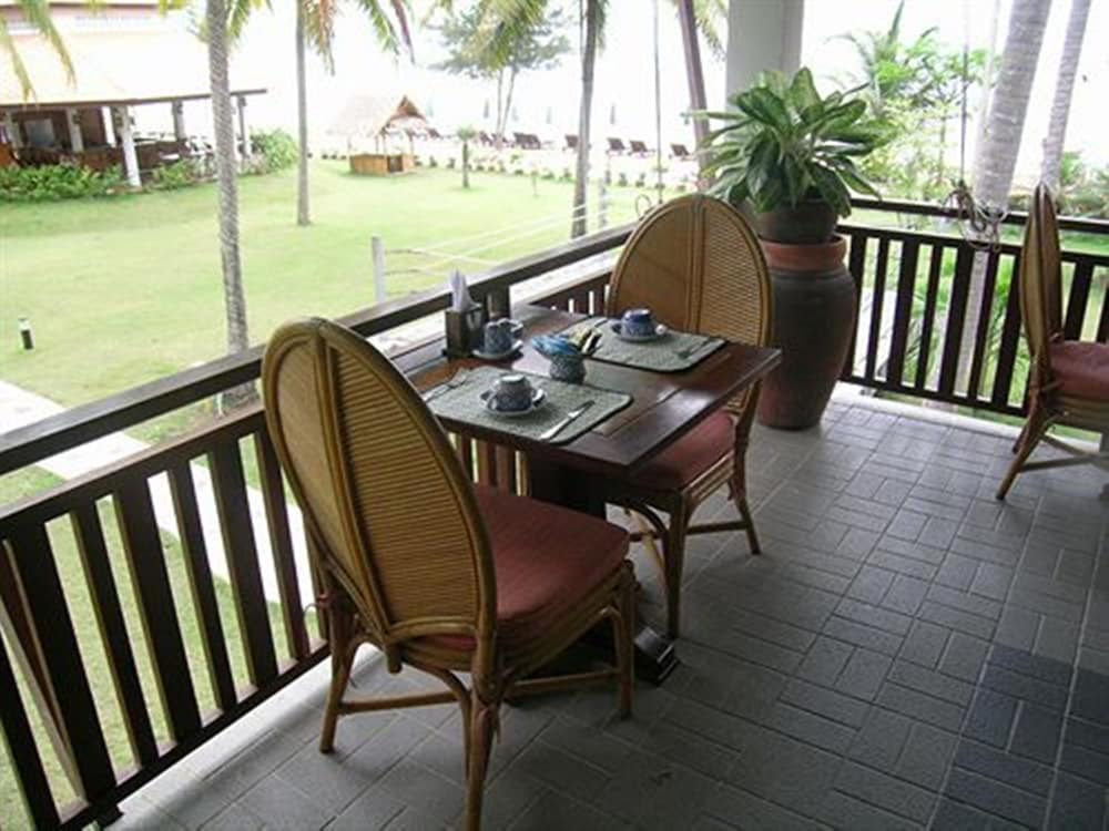 Coral Hotel Bangsaphan 48/62