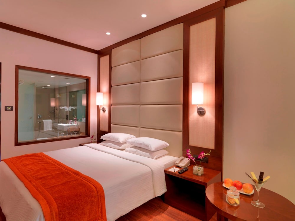 Royal Orchid Resort & Convention Centre Bangalore 12/34