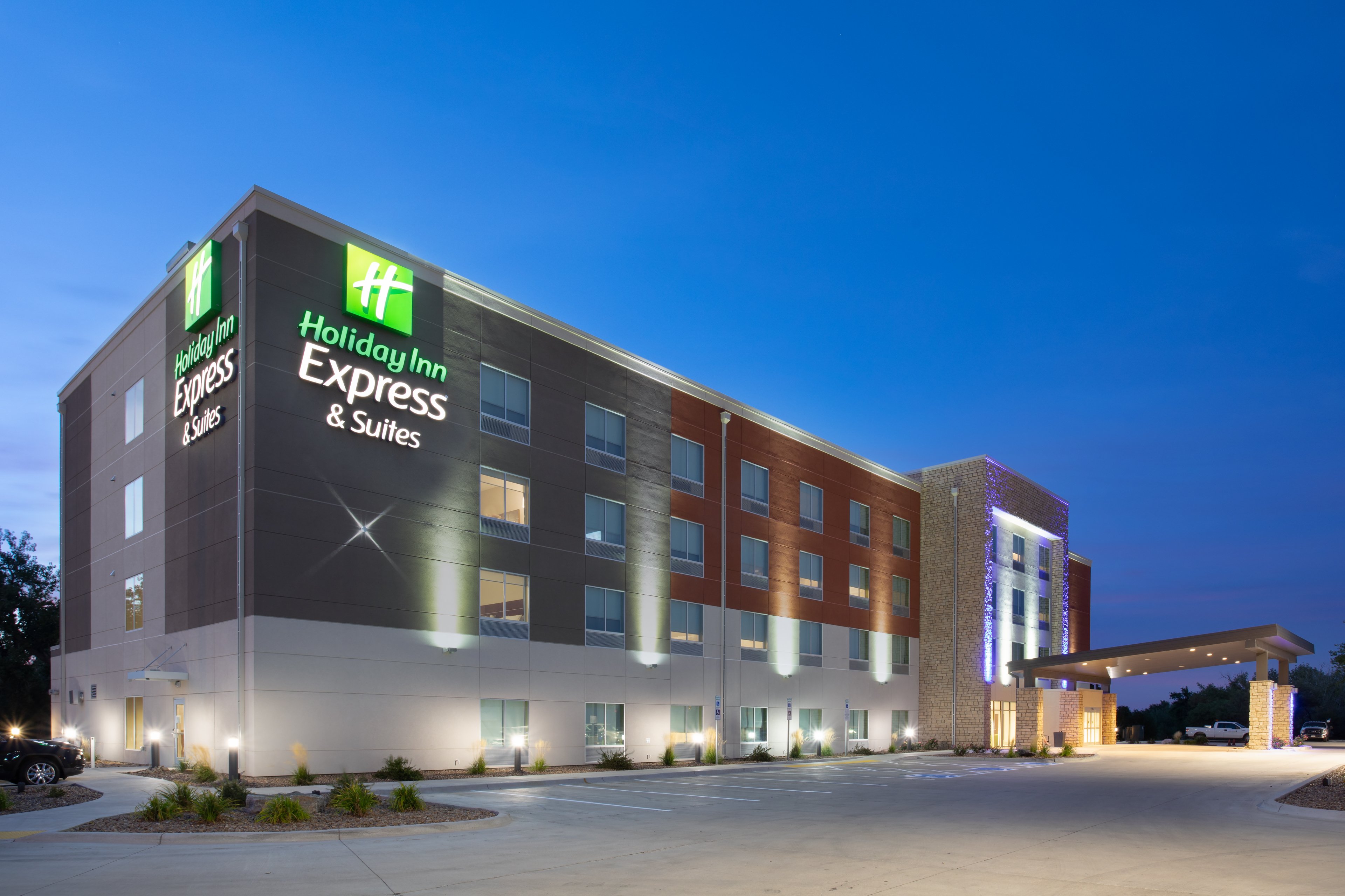 HOLIDAY INN EXPRESS & SUITES STERLING 4/56
