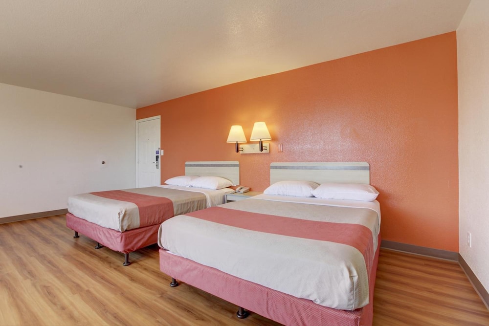 Motel6 Bellflower, CA - Los Angeles 40/65