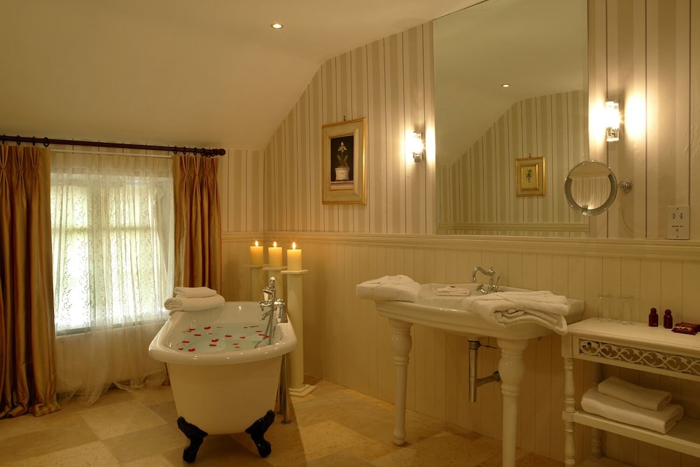 Cabra Castle Hotel 49/50
