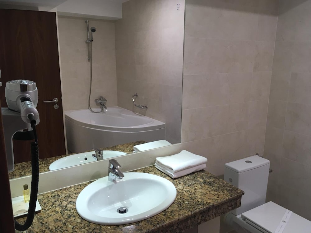 Arnia Hotel 12/64