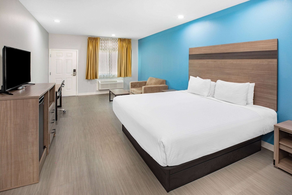 Baymont by Wyndham Freeport Texas 16/50