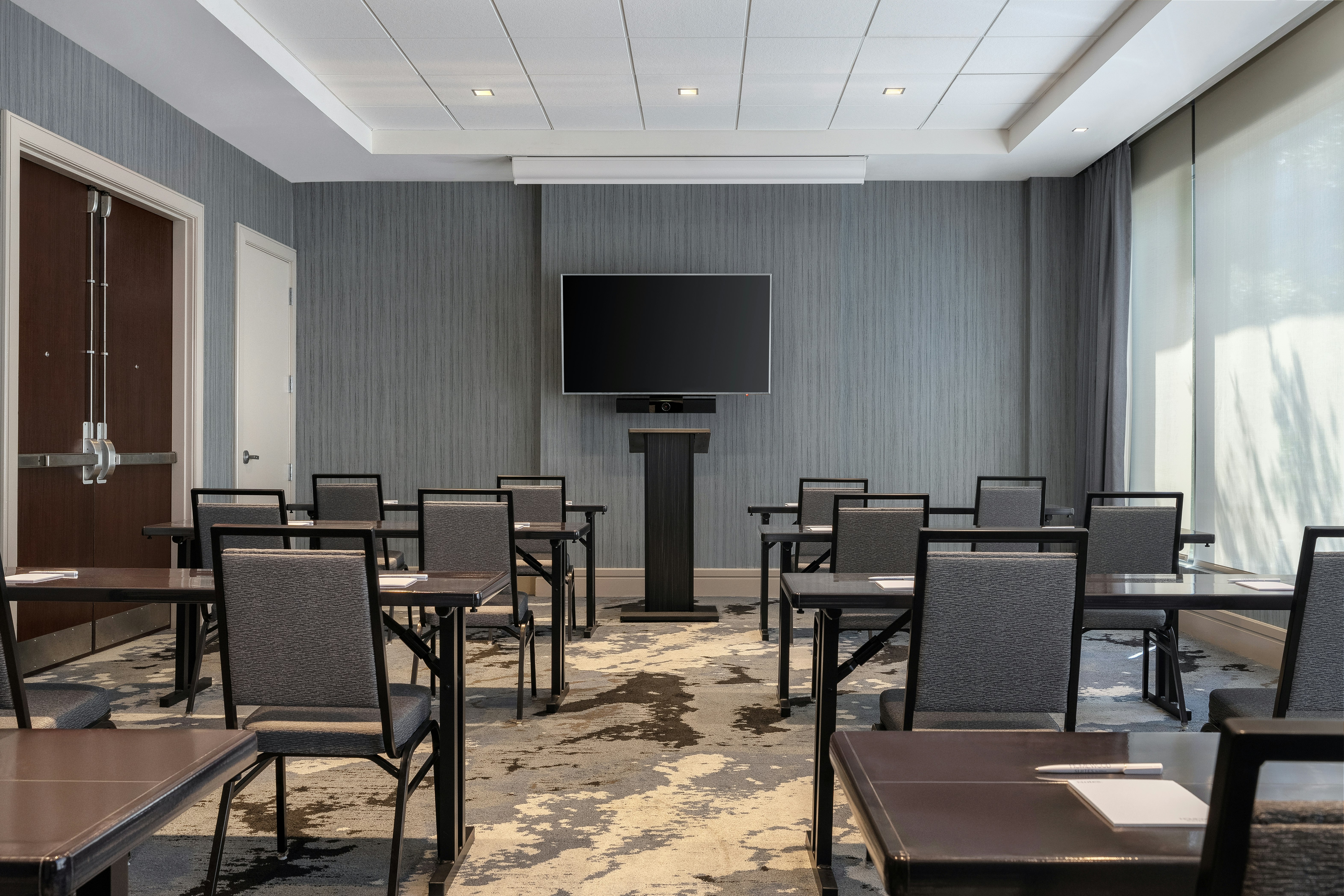 HOMEWOOD SUITES BY HILTON WASHINGTON DC CAPITOL-NAVY YARD 67/76