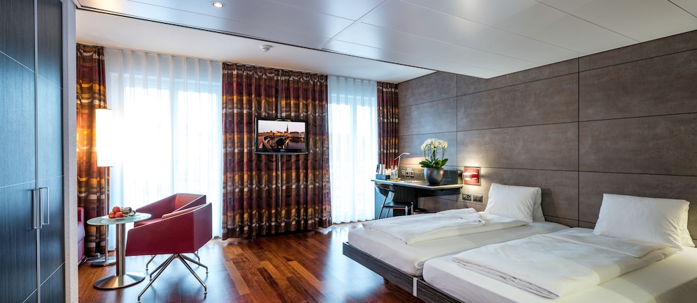 ROOM, TRIPLE