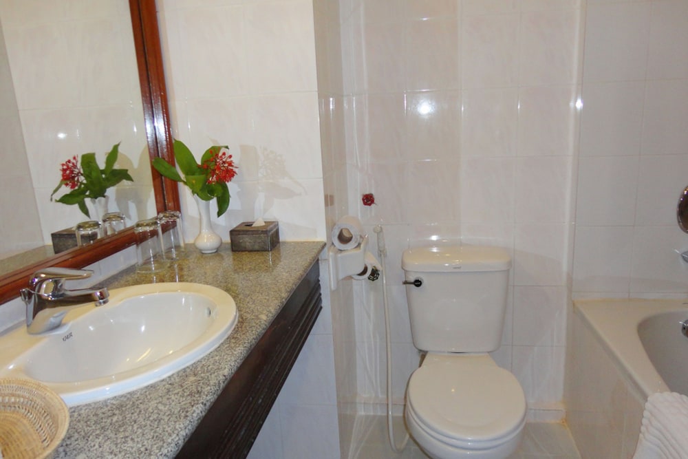 ANGKOR HOTEL 35/36