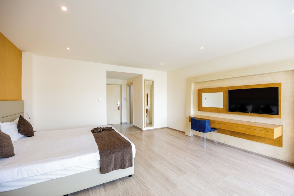 Melpo Antia Hotel & Suites 17/69