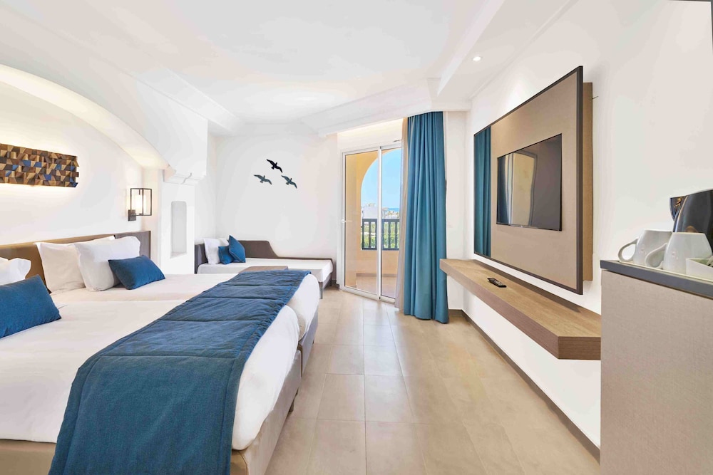 Premium, Triple, 3 Beds, Pool View