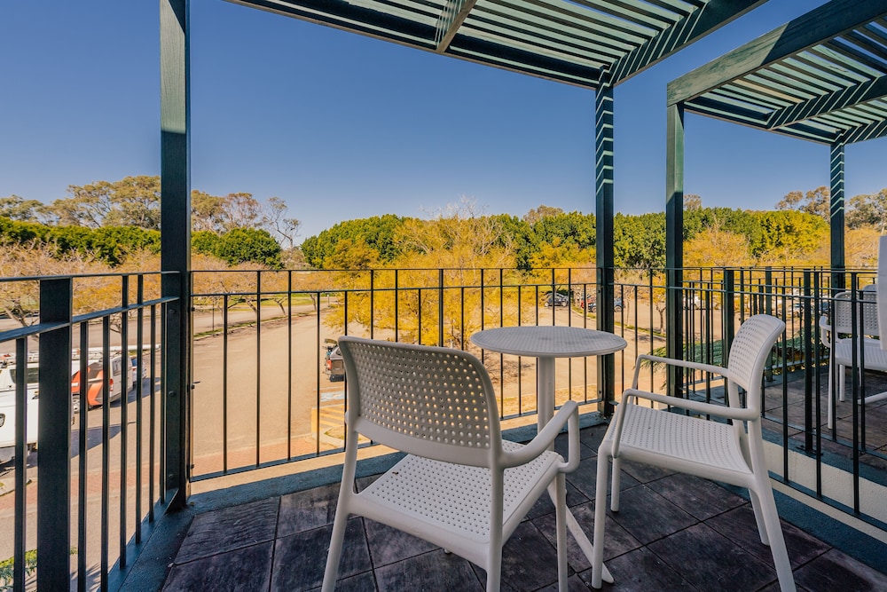 45 Joondalup Resort Country Club Blvd 34/44