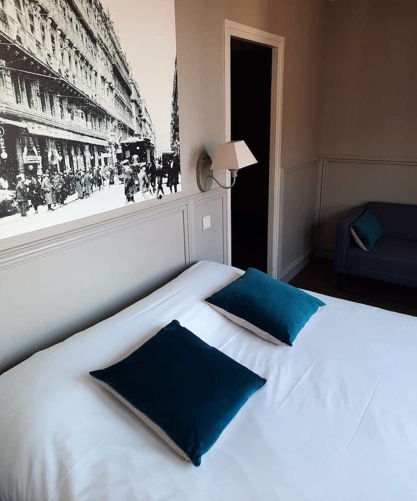 Superior, Queen Bed, HOTEL DE FRANCE 3/4