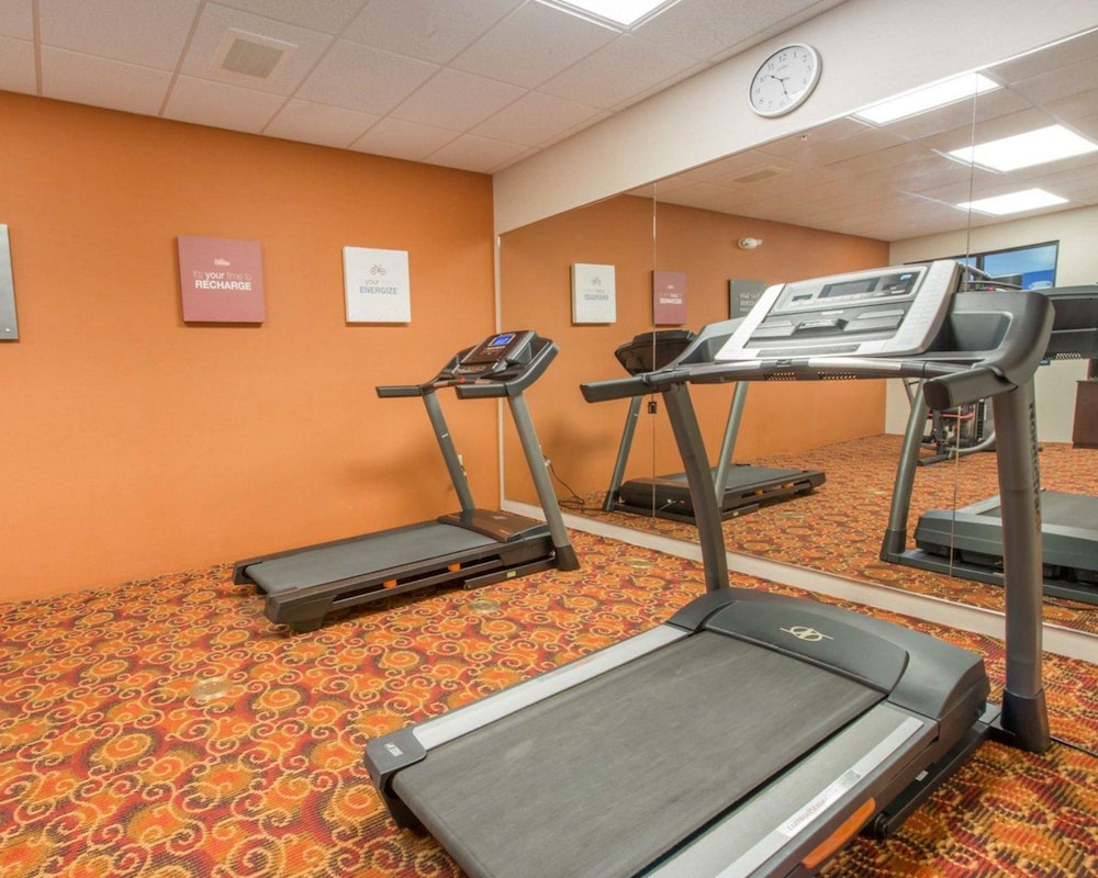 Comfort Suites Altoona North 16/32