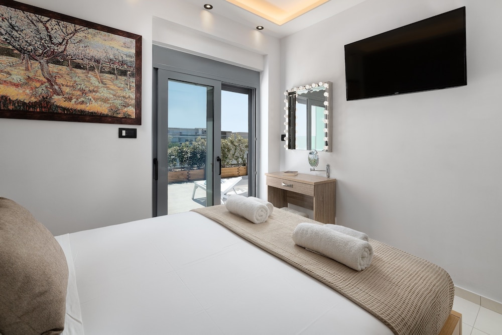 Skyline Suites 3/50