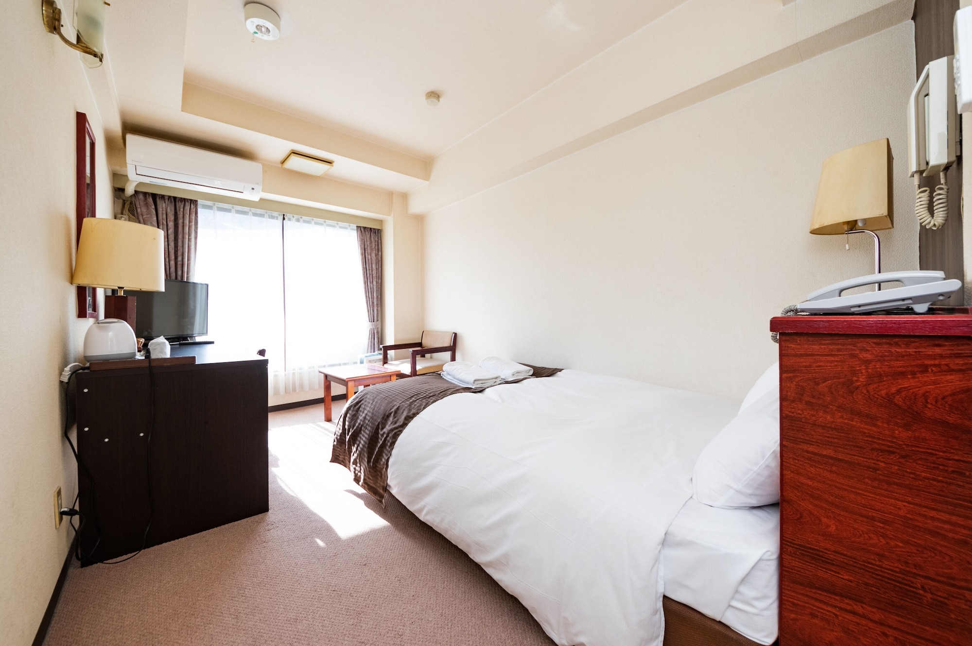 ROOM, SEMI DOUBLE BED