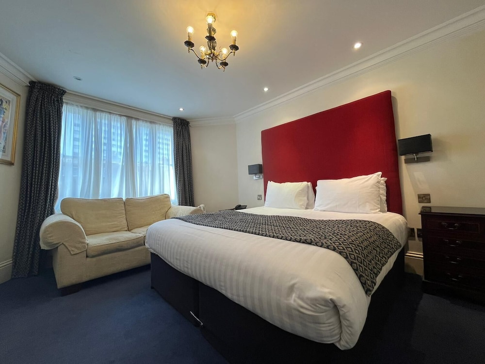 LA PLACE HOTEL 28/77