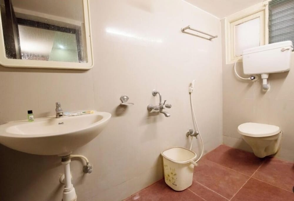 OYO Rooms off Aurobindo Ashram 63/65
