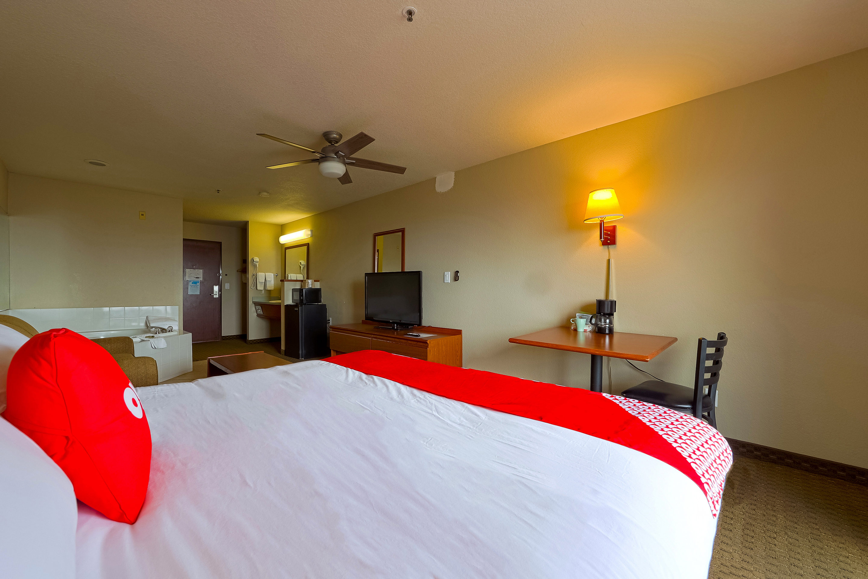غرفة بسرير مزدوج بإطلالة على البحر، Siletz Bay Beachfront Hotel by OYO Lincoln City 6/10