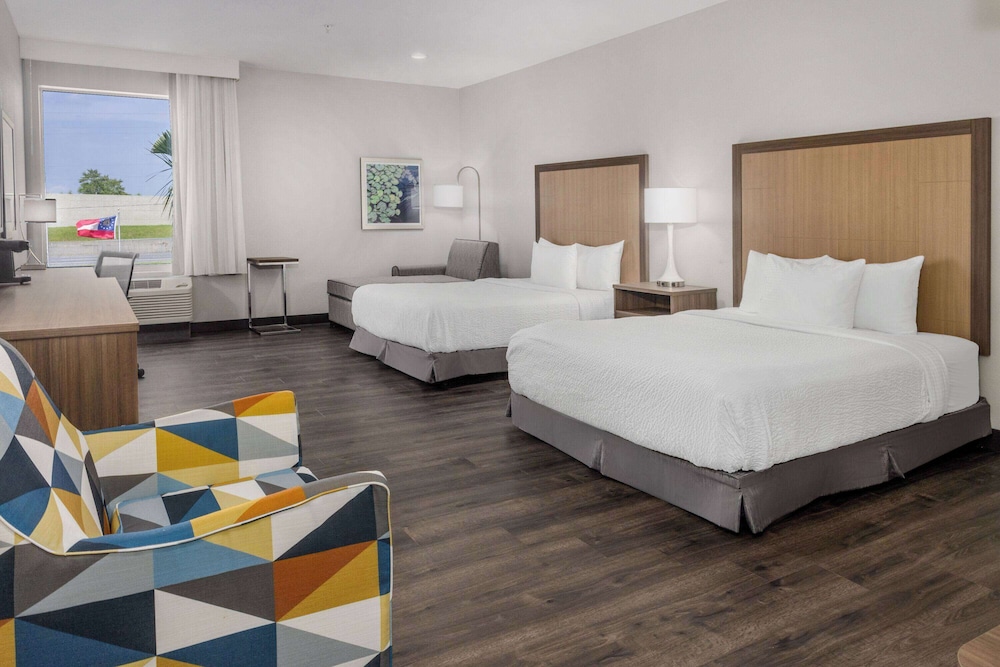 La Quinta Inn and Suites by Wyndham Valdosta 6/35