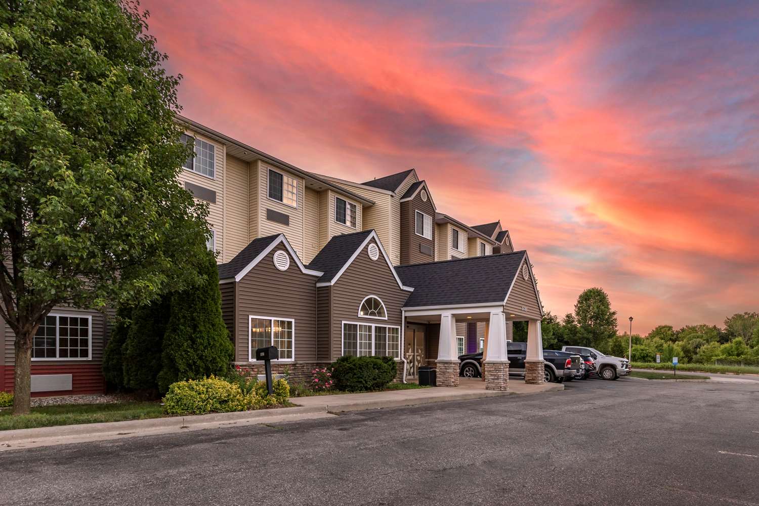 Sleep Inn and Suites Kalamazoo, MI 5/36