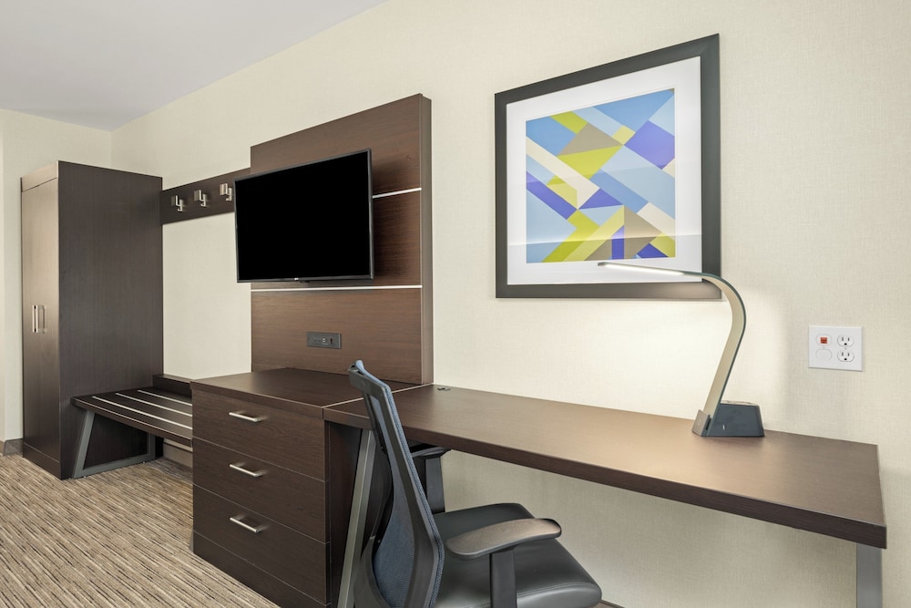 Holiday Inn Express Hotel Suites A Marysville 63/71