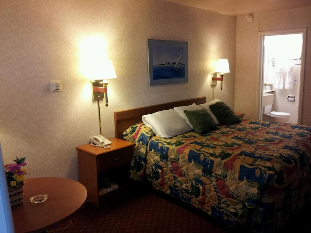 Town House Motel 17/46