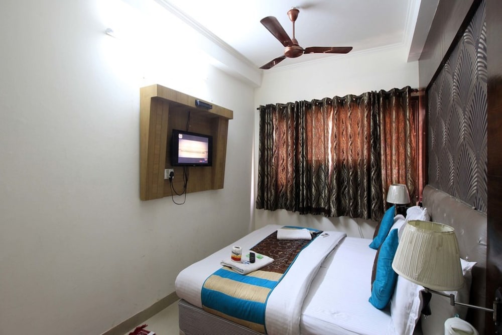 Check In Room RK Ashram 27/37