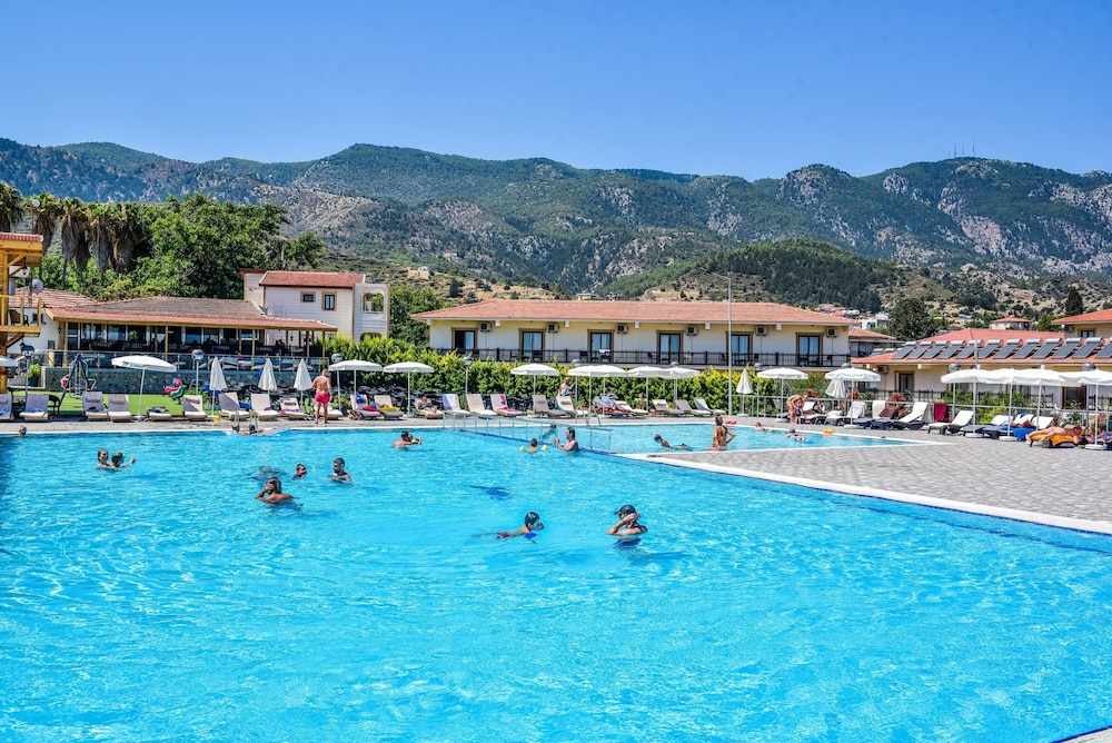 RIVERSIDE GARDEN RESORT(FORMERLY RIVERSIDE HOLIDAY VILLAGE) 26/36