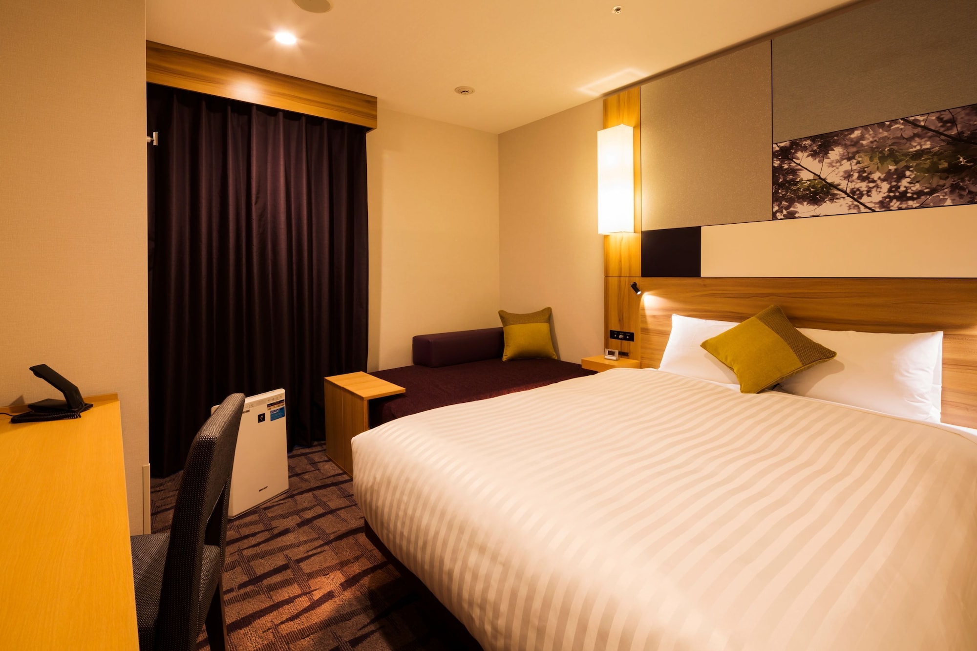 ROOM, DOUBLE BED