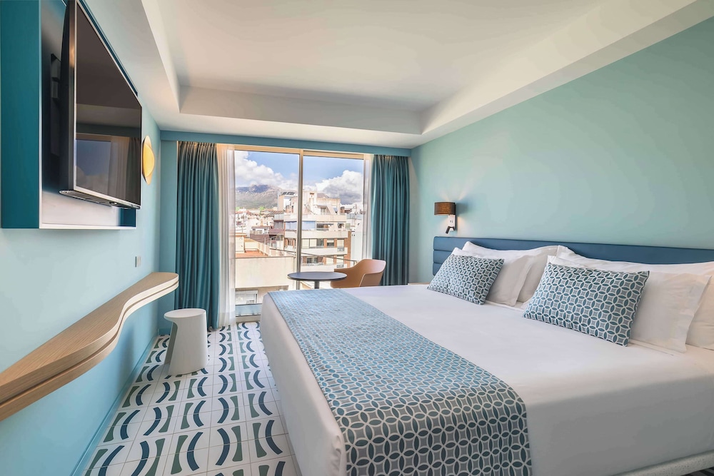 ROOM, DOUBLE BED