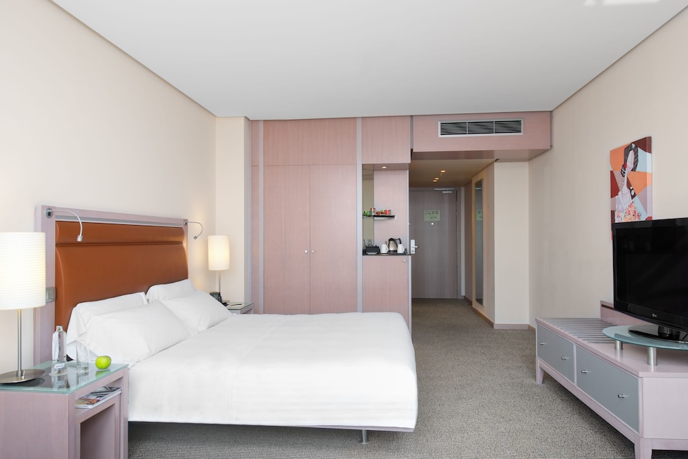 Melia Valencia Palacio de Congresos Formely Hilton Valencia 12/73