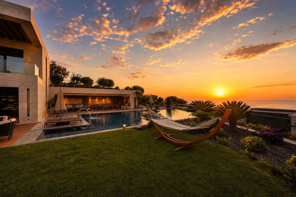Mare Deluxe Residences and Villas 53/57