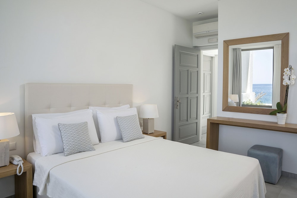 ROOM, TRIPLE, SEA VIEW