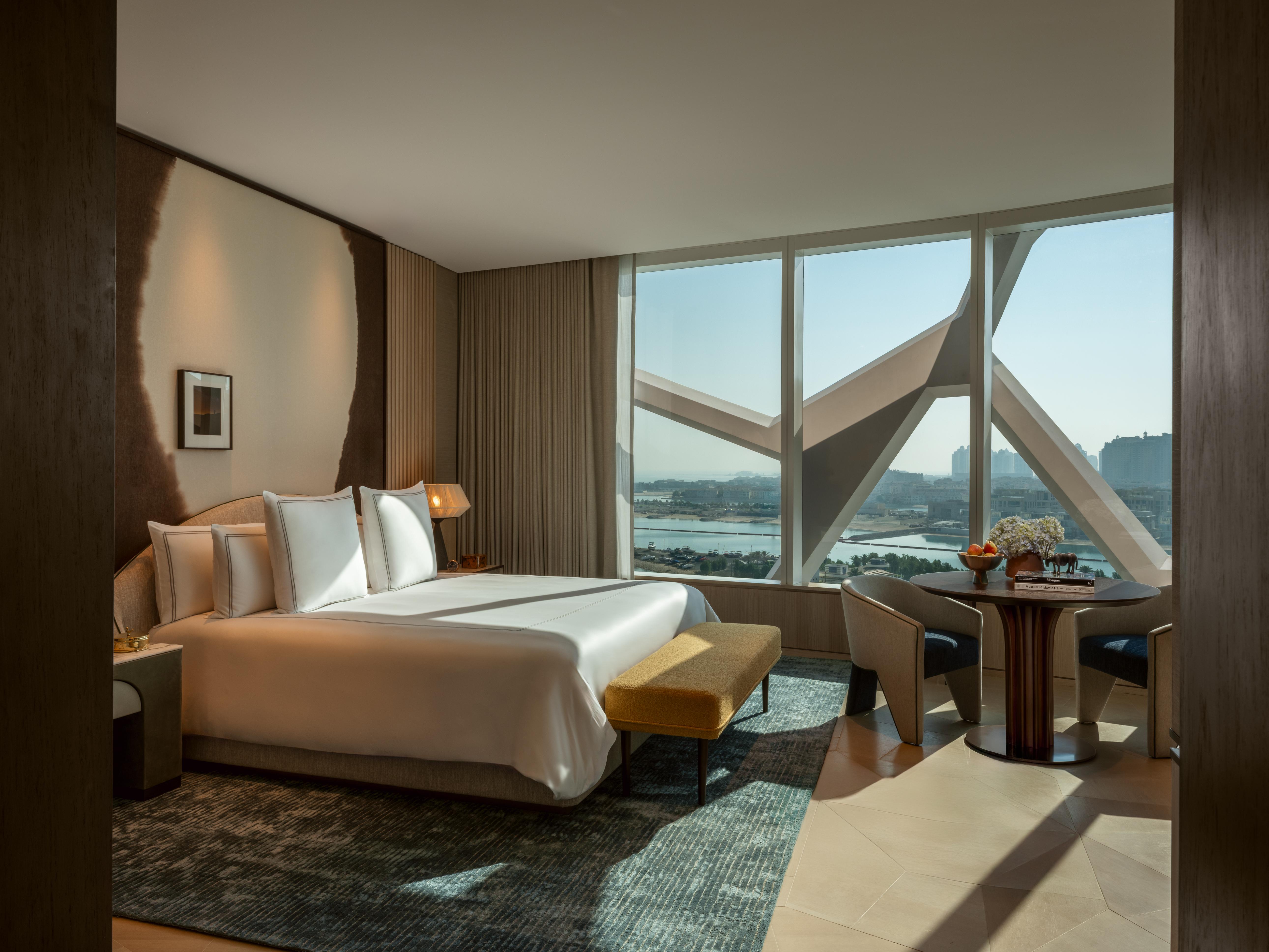 Manor, Suite
