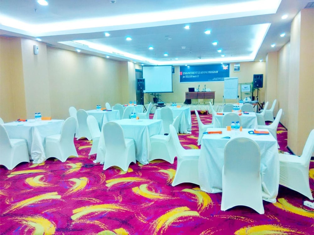 TRAVELLERS HOTEL PHINISI 37/50