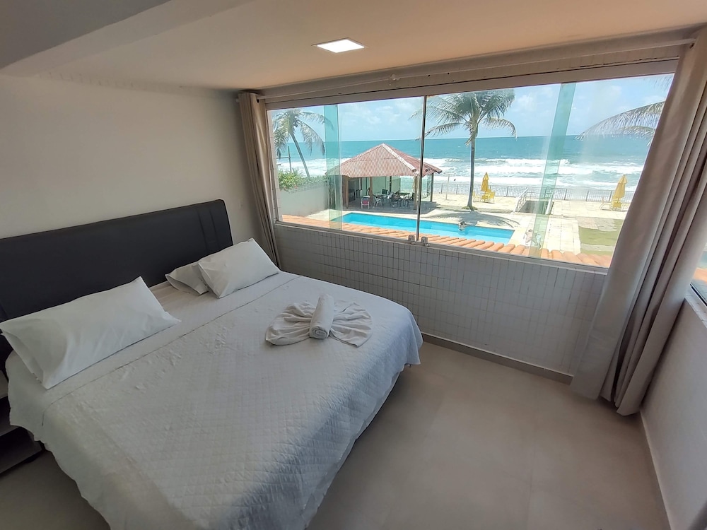 ROOM, DOUBLE OR TWIN BED