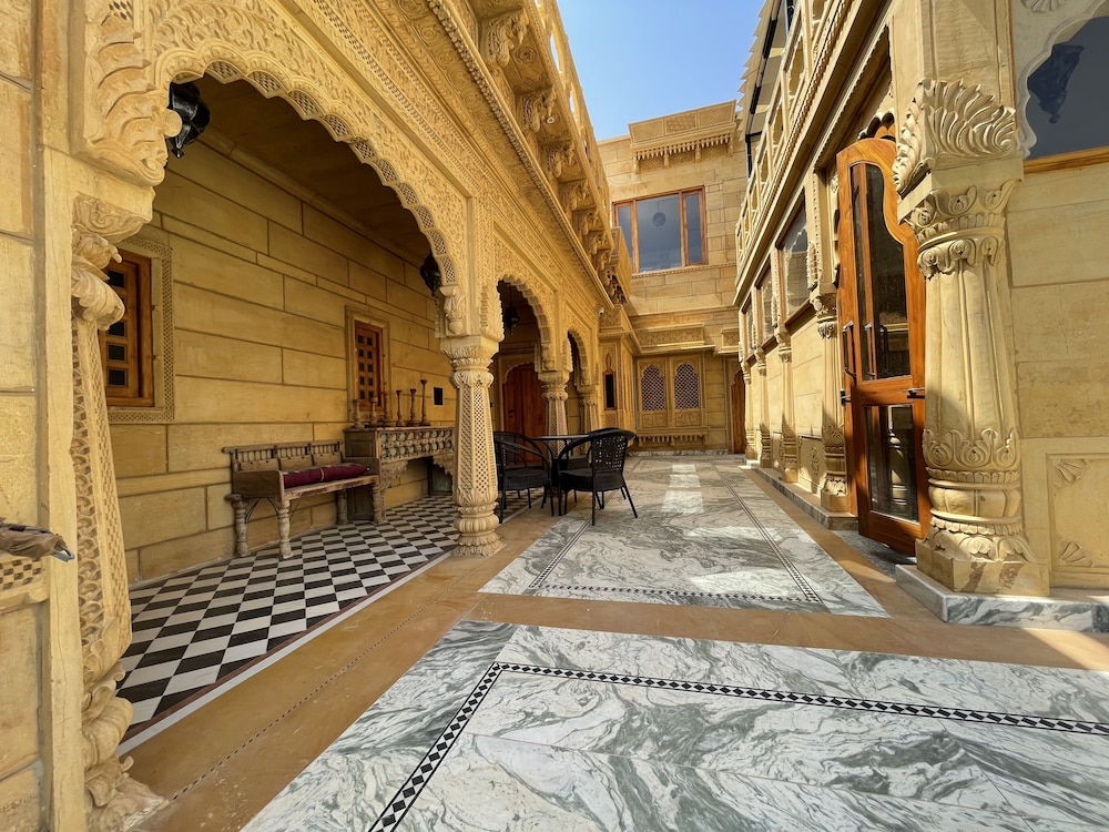 Mystic Jaisalmer Hostel / Backpacker 25/50