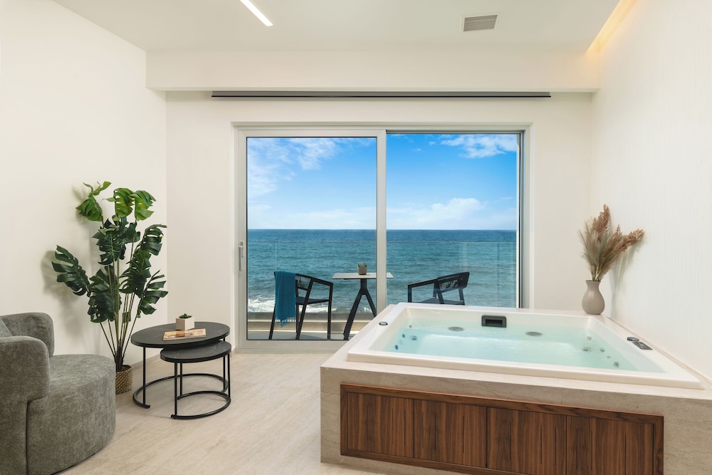 Elia Sea Suites 43/72