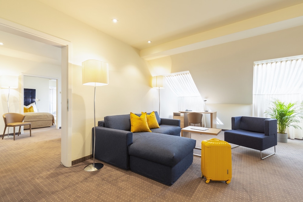 Hilight Suites Hotel 40/49