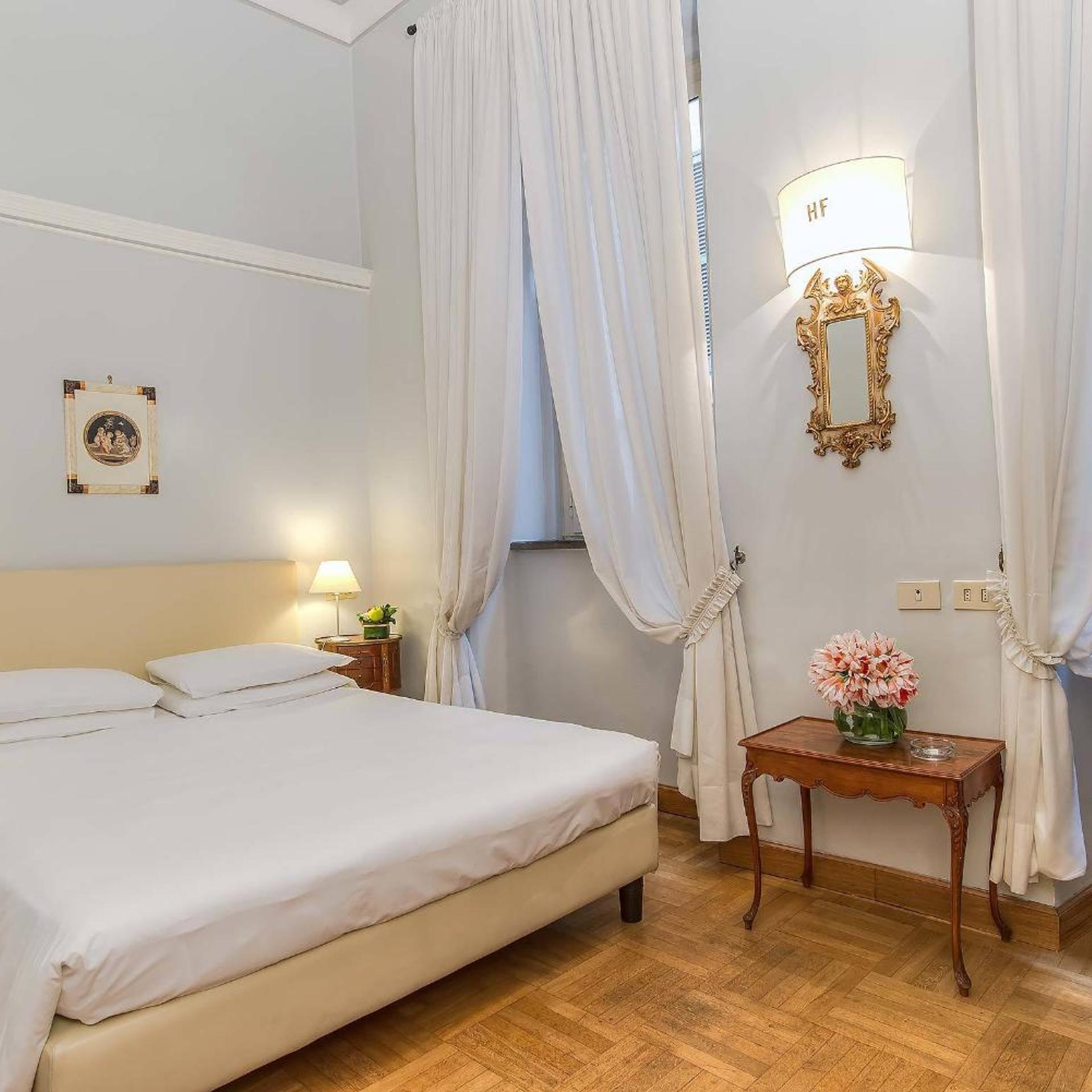 ROOM, DOUBLE BED