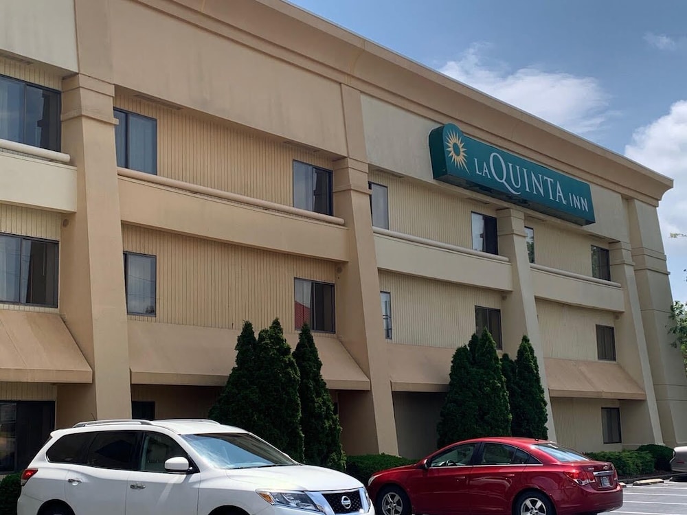La Quinta Inn and Suites by Wyndham Cincinnati North 1/38
