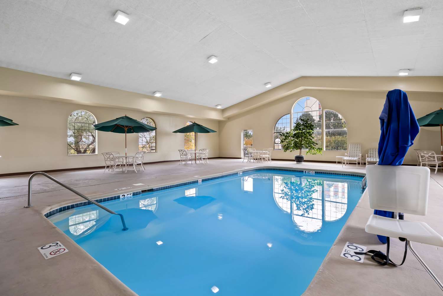 swimming pool spa