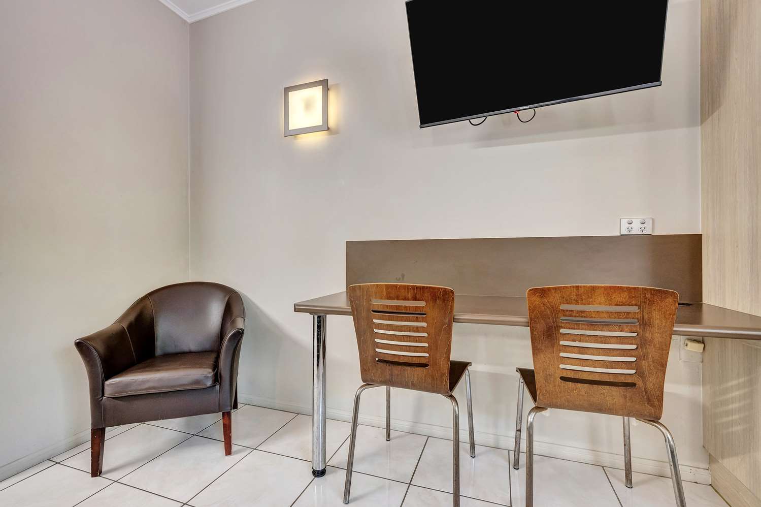City Oasis Inn Townsville SureStay Collection by BW 26/39