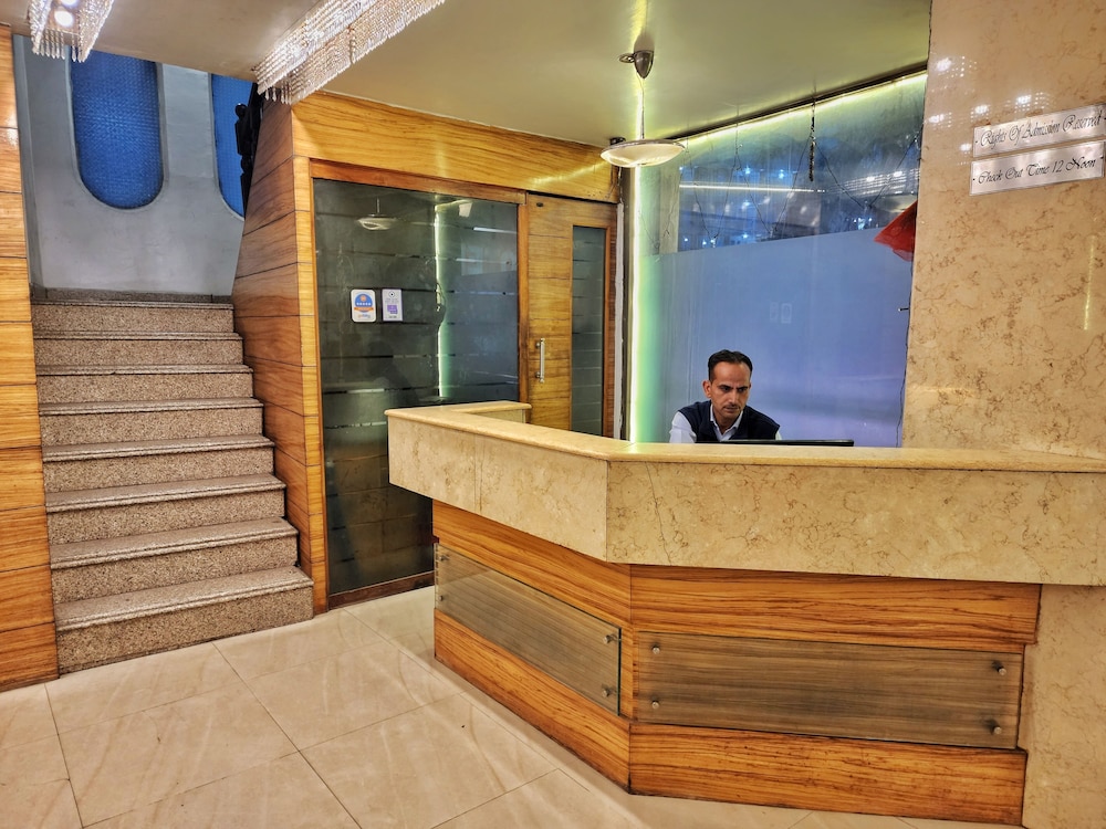 Hotel Surya 4/50