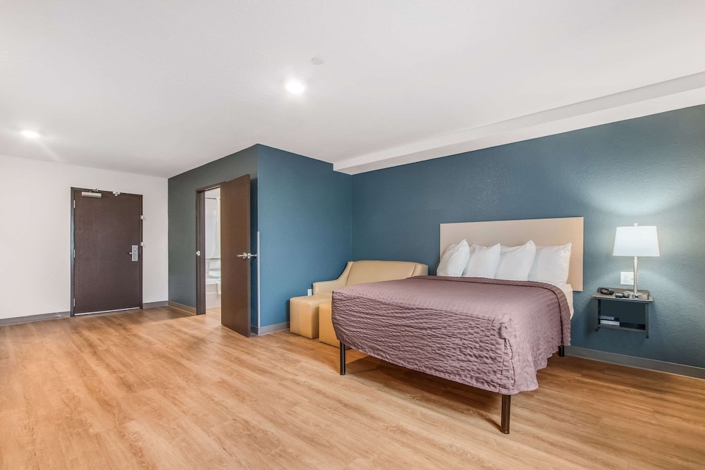 WoodSpring Suites Doral Miami Airport 25/51