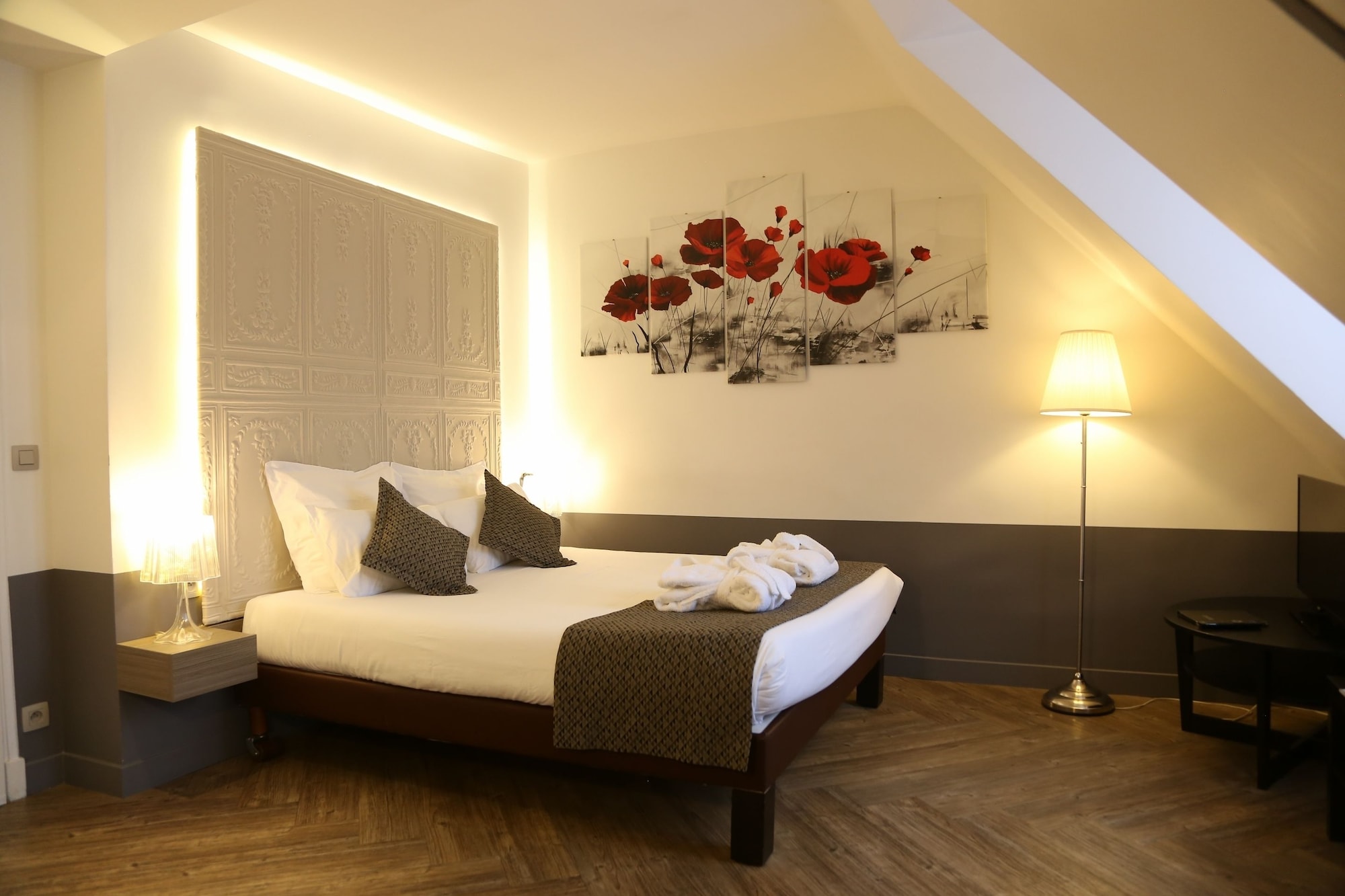 DOUBLE DELUXE ROOM