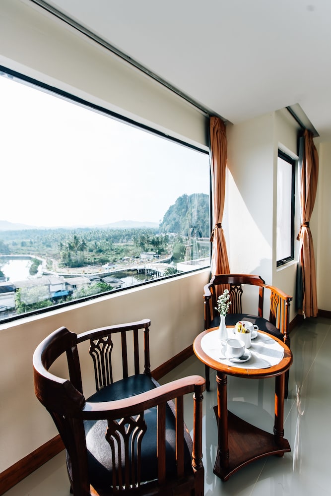 Sinkiat Thani Hotel 42/44